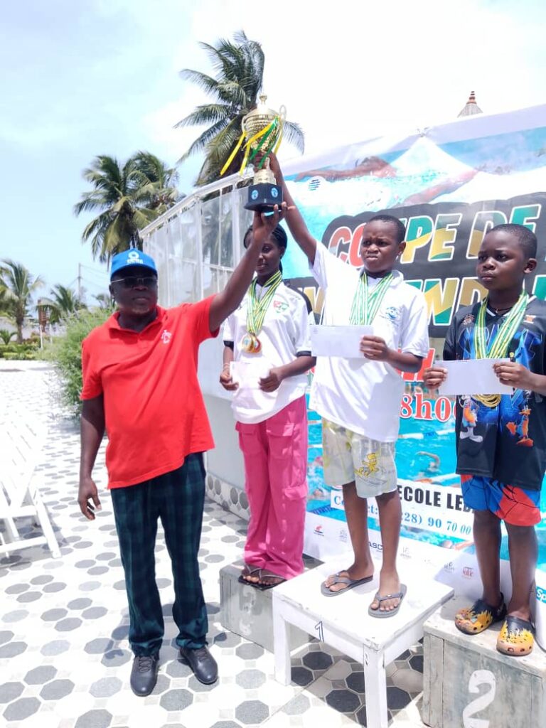 Natation à Lomé : les clubs plongent pour célébrer les 66 ans de souveraineté du Togo