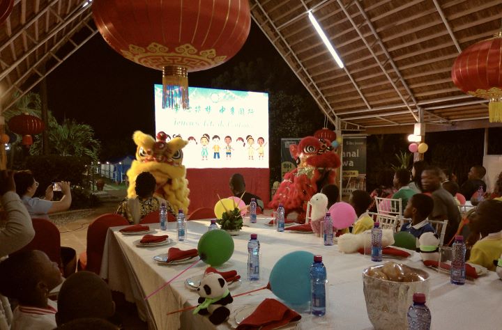 L’ambassade de Chine a commémoré la Journée de l’Enfance avec un groupe d’une centaine d’orphelins.